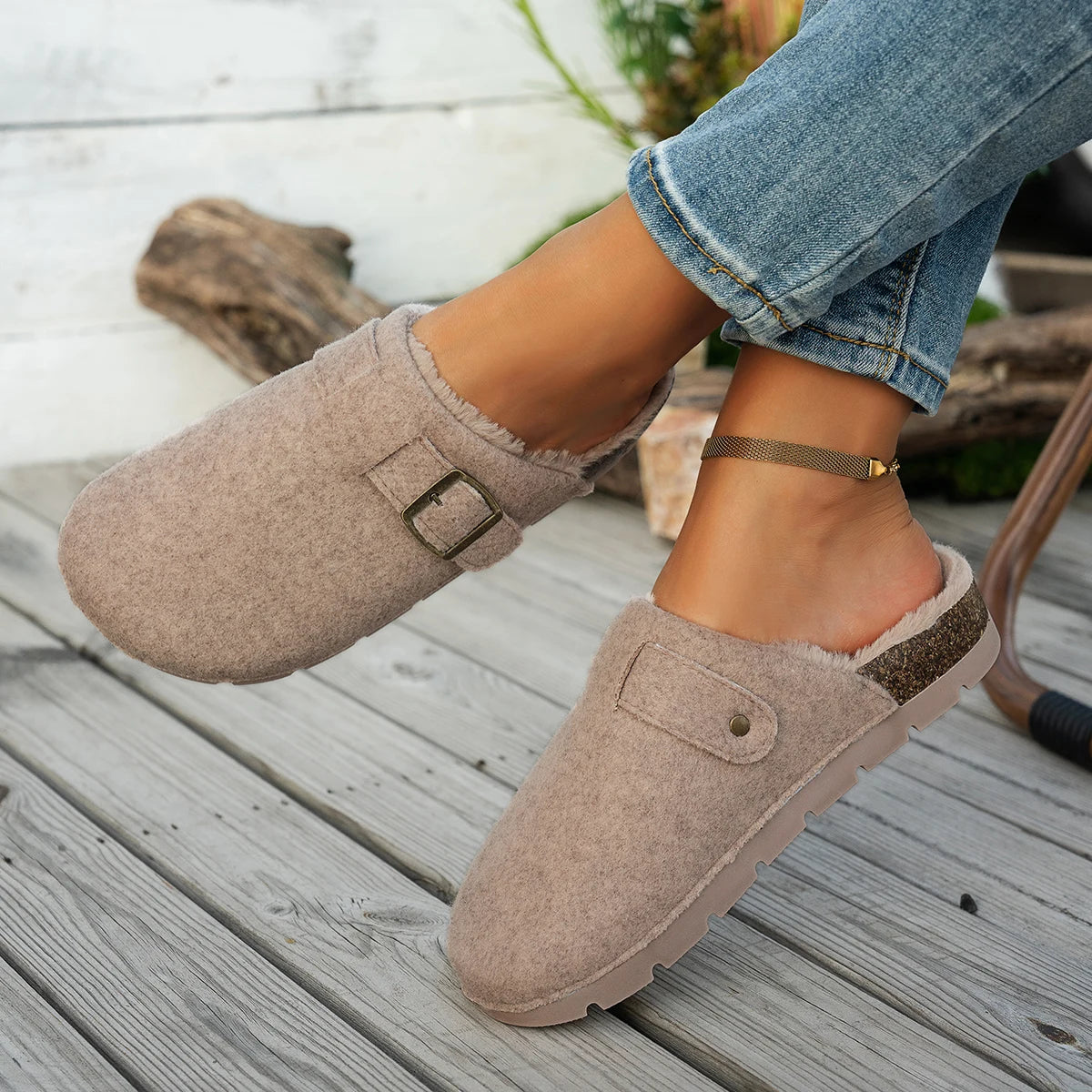 Women's Winter Casual Soft Comfortable Warm Anti-Slip Slip-On Plush Slippers Covered Toe Home Slippers