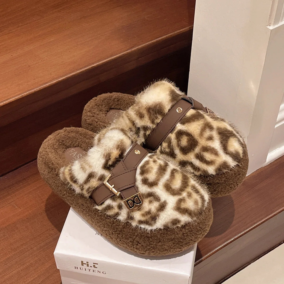 Fashion leopard Fur Slippers For Women 2024 Winter Indoor and outdoor Fluffy slippers Belt buckle Design Women's Home Shoes